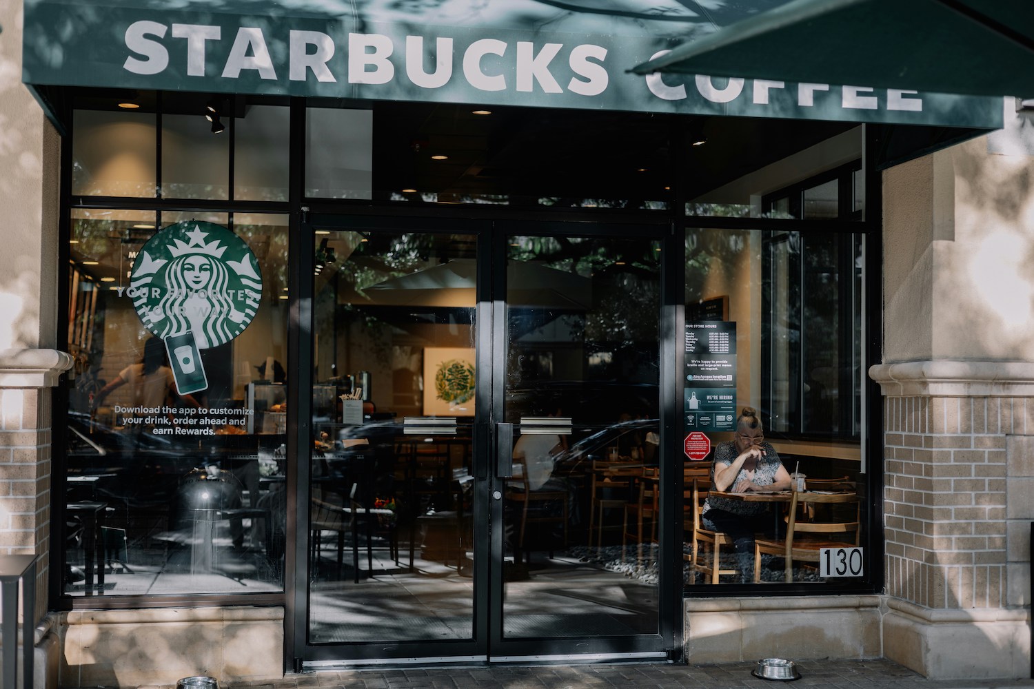 Starbucks szenved a csökkenő eladások, Új vezérigazgató tervezi, hogy megfordítsa a dolgokat körül