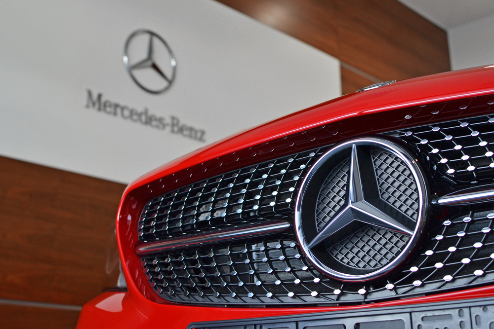 Investing Fox | Mercedes and Google Expand Partnership. Revolution of Luxury Vehicles Thanks to Artificial Intelligence