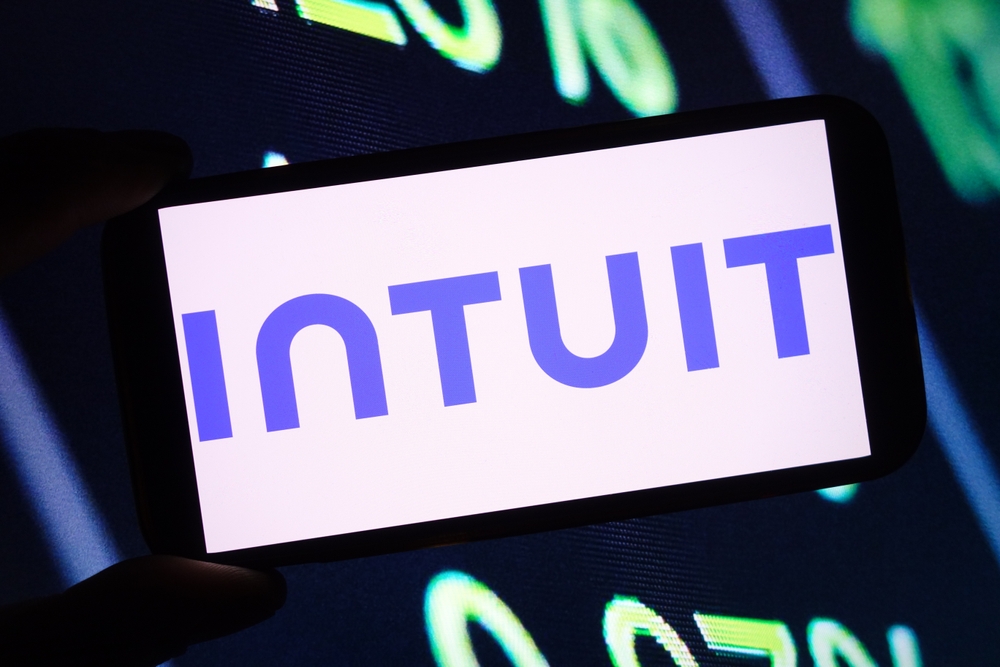 Intuit stupisce ancora Wall Street: Momento AI, forte crescita e aumento della fiducia degli investitori